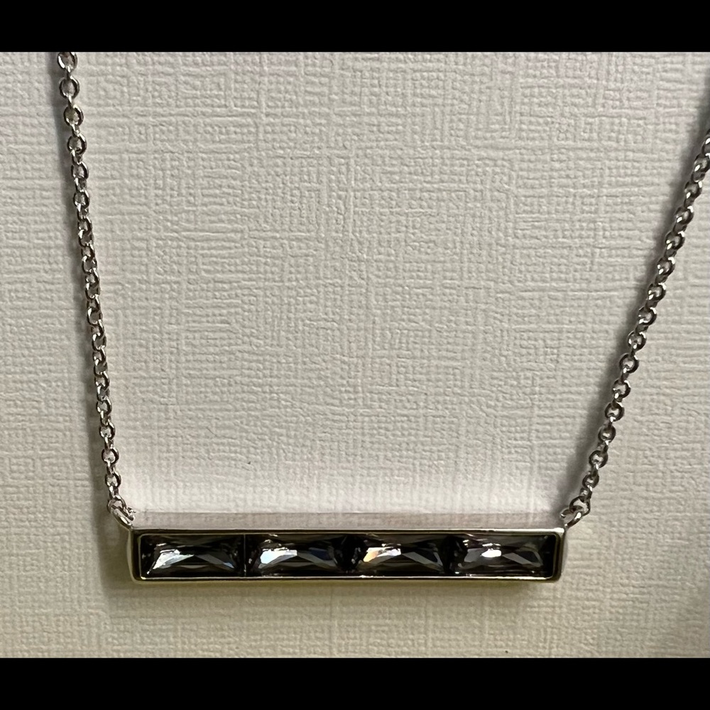 New Kendra Scott Gray Crystal Necklace. 🤍 - Picture 5 of 5